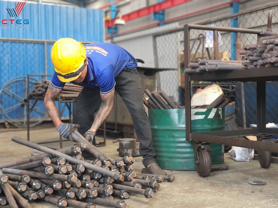 Navigating Global Benchmarks: ASTM, JIS, and DIN Standards for J-Shape Anchor Bolts